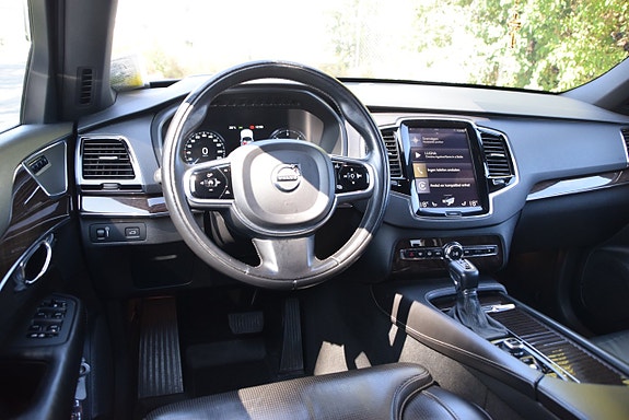 Volvo XC90 7 of 30