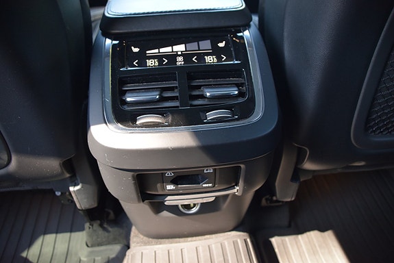 Volvo XC90 8 of 30