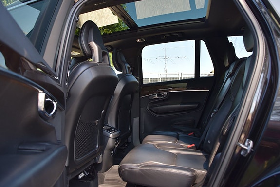Volvo XC90 11 of 30