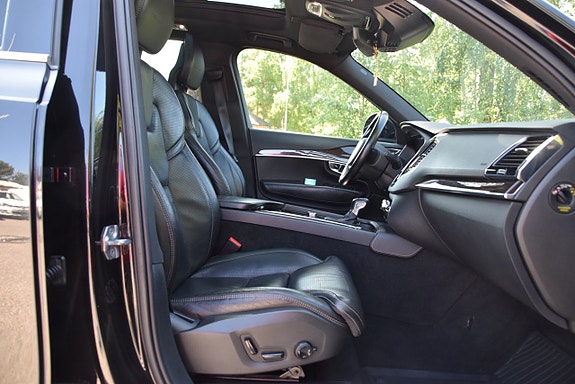 Volvo XC90 10 of 30