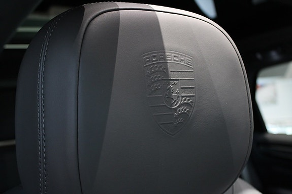 Porsche Cayenne 14 of 20
