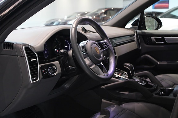 Porsche Cayenne 3 of 20