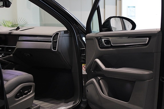 Porsche Cayenne 15 of 20