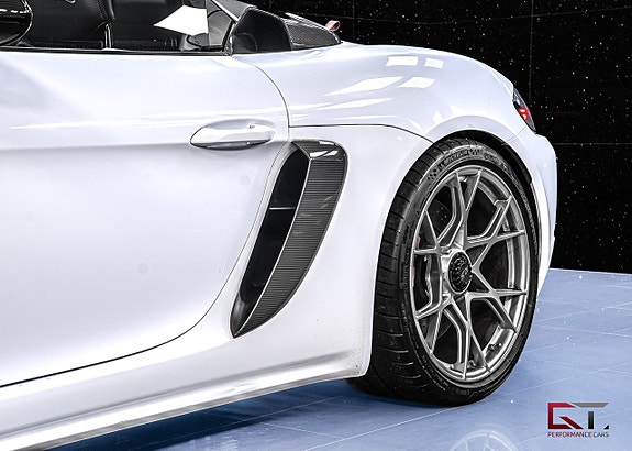 Porsche 718 Spyder RS 9 of 27