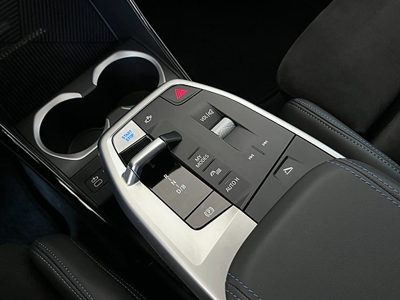 BMW iX2 8 of 15
