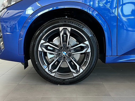 BMW iX2 4 of 15