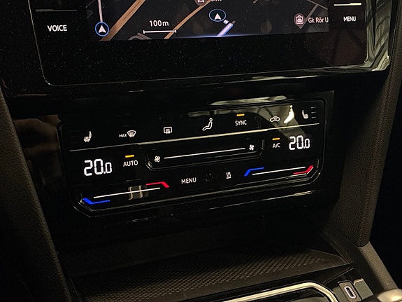 Volkswagen Passat Alltrack 17 of 27