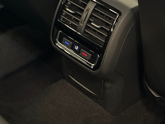 Volkswagen Passat Alltrack 20 of 27