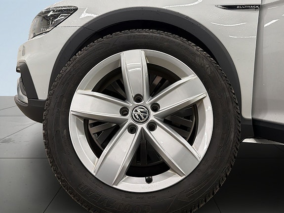 Volkswagen Passat Alltrack 14 of 27