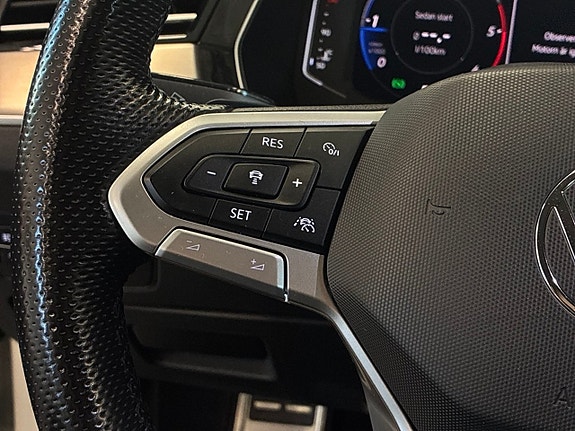 Volkswagen Passat Alltrack 25 of 27