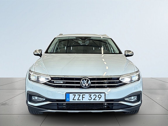 Volkswagen Passat Alltrack 2 of 27