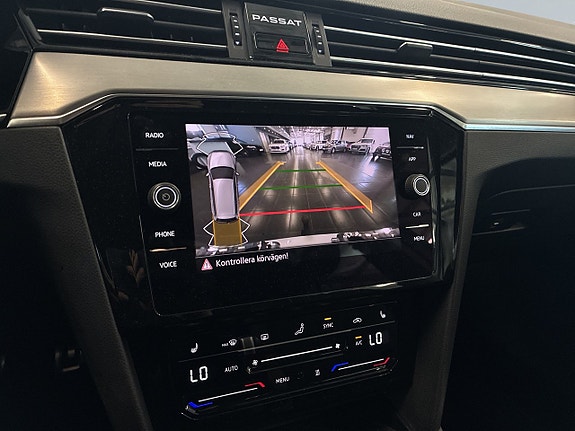 Volkswagen Passat Alltrack 11 of 27
