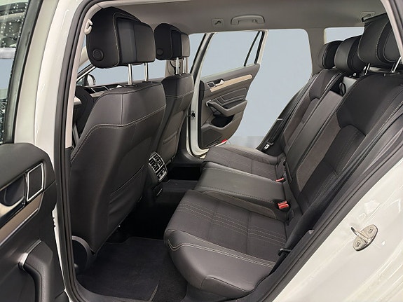 Volkswagen Passat Alltrack 13 of 27