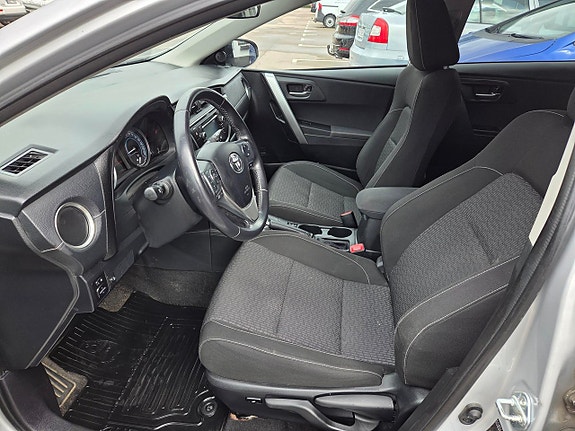 Toyota Auris 9 of 11