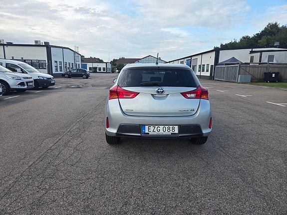 Toyota Auris 4 of 6