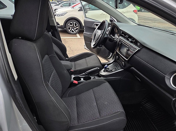 Toyota Auris 8 of 11