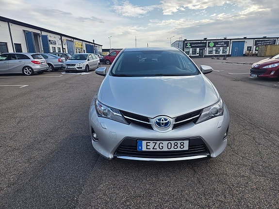 Toyota Auris 3 of 6