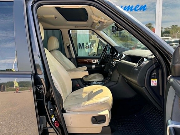 Land Rover Discovery 4 10 of 21