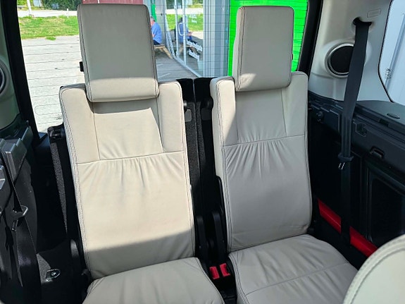Land Rover Discovery 4 15 of 21