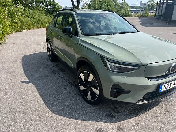 Volvo EX40 3 of 7