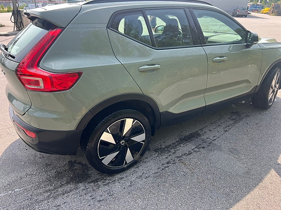 Volvo EX40 4 of 7