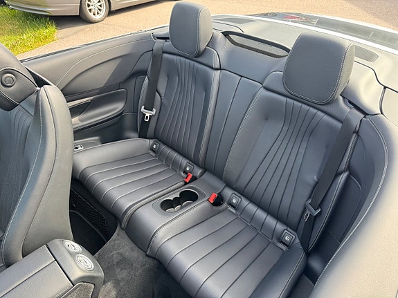 Mercedes-Benz E450 9 of 18