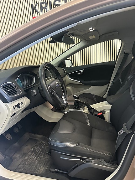Volvo V40 6 of 7