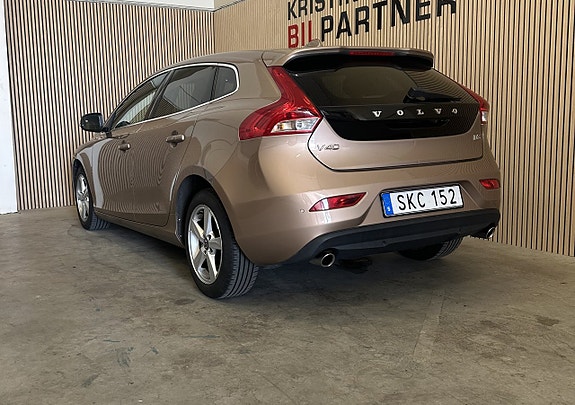 Volvo V40 3 of 7