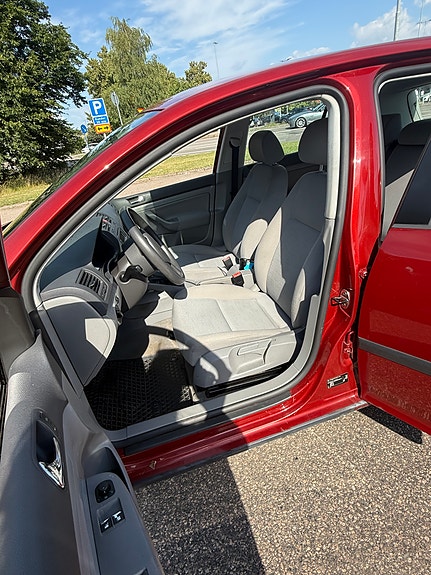 Volkswagen Golf V 6 of 8