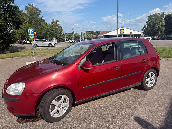 Volkswagen Golf V 2 of 8