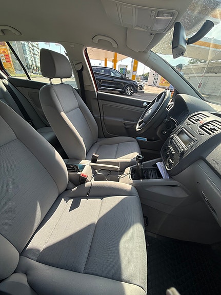 Volkswagen Golf V 3 of 8