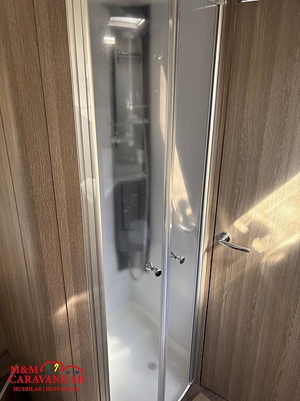 Kabe Travel Master I 860 LQB Queenbed/ Hydrauliska stödben, solcell, inverte 9 of 12