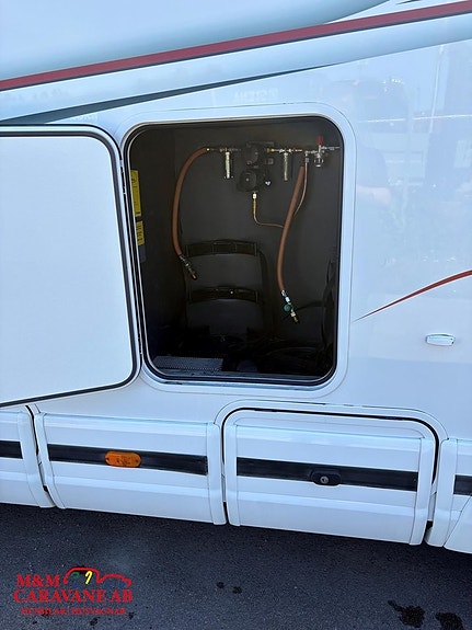 Kabe Travel Master I 860 LQB Queenbed/ Hydrauliska stödben, solcell, inverte 4 of 12