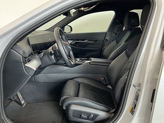 BMW i5 5 of 15