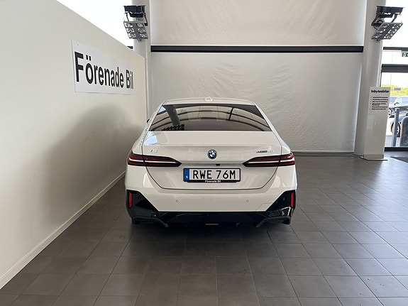 BMW i5 12 of 15