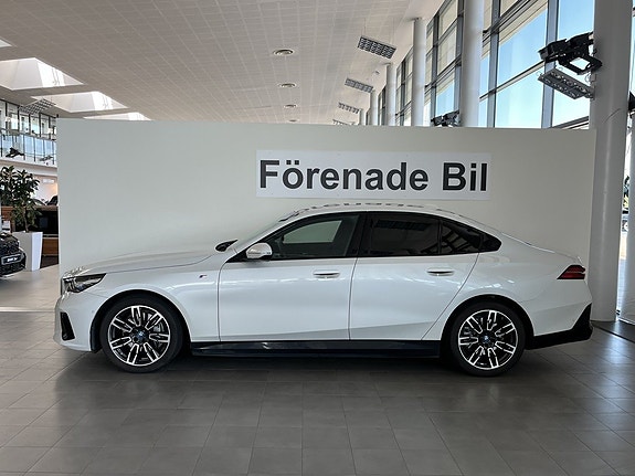 BMW i5 3 of 15
