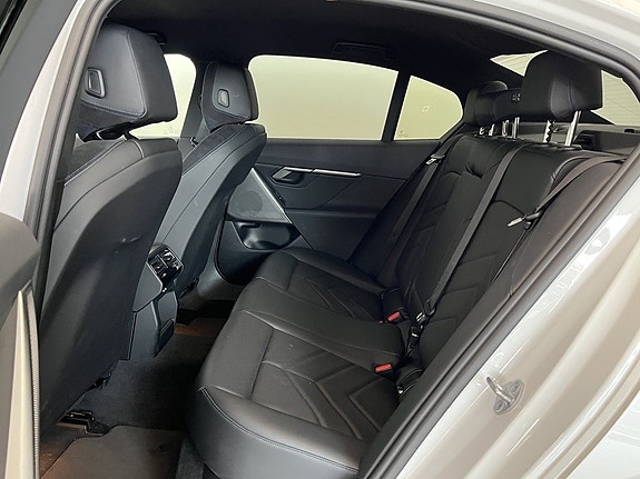 BMW i5 11 of 15