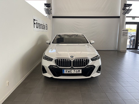 BMW i5 2 of 15