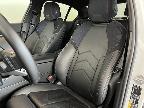 BMW i5 7 of 15