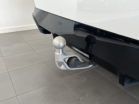 BMW i5 14 of 15