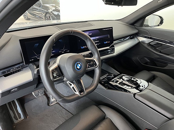 BMW i5 6 of 15