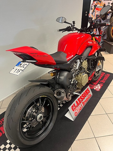 Ducati Streetfighter V4 S 3 of 3