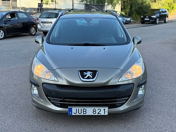 Peugeot 308 SW 18 of 21