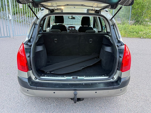 Peugeot 308 SW 15 of 21