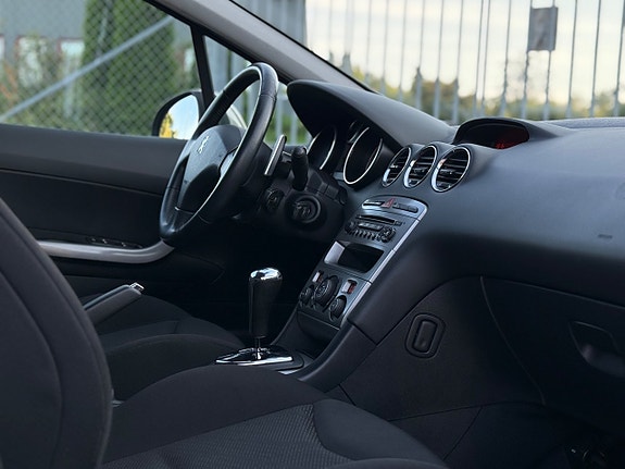 Peugeot 308 SW 11 of 21