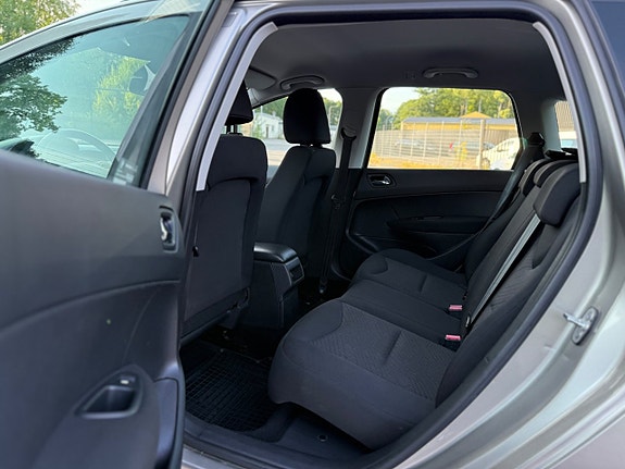 Peugeot 308 SW 19 of 21