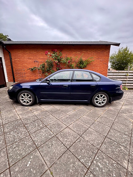 Subaru Legacy 2 of 7