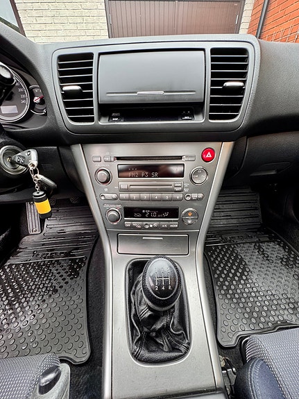 Subaru Legacy 5 of 7