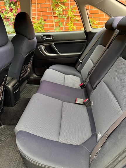 Subaru Legacy 4 of 7