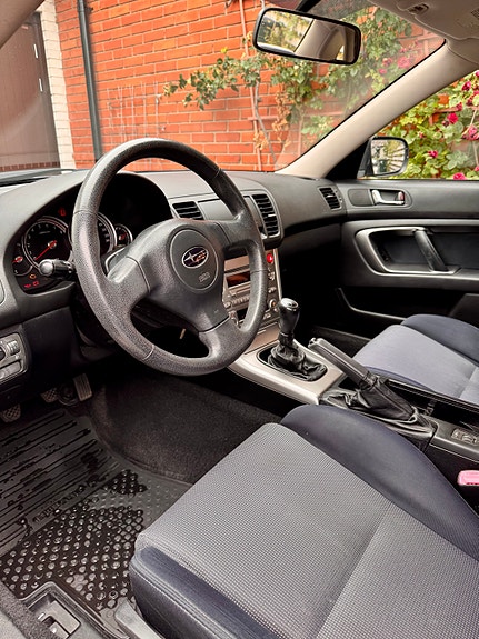 Subaru Legacy 3 of 7